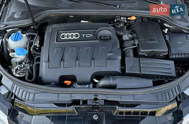 Хэтчбек Audi A3 2011 в 