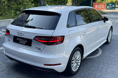 Хэтчбек Audi A3 2016 в 