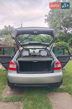 Хэтчбек Audi A3 2002 в 