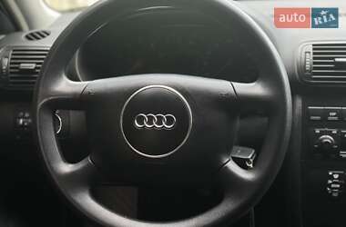 Хетчбек Audi A3 2002 в 