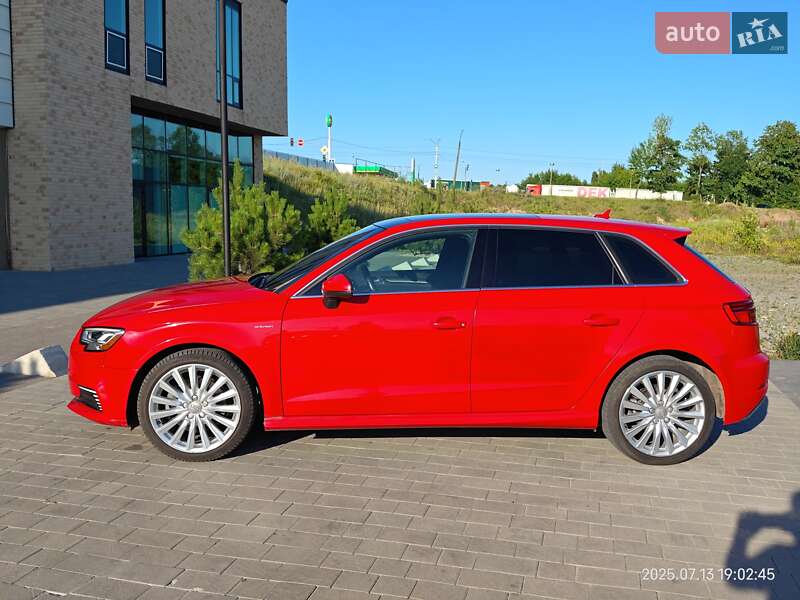Хэтчбек Audi A3 2016 в Хмельницком