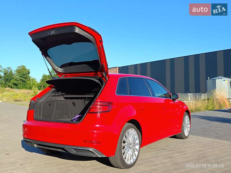 Хэтчбек Audi A3 2016 в Хмельницком