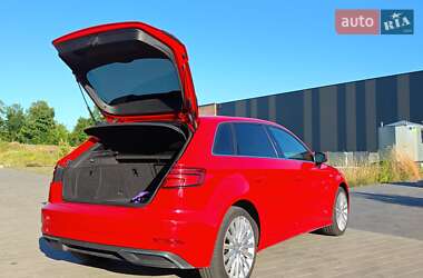 Хэтчбек Audi A3 2016 в 
