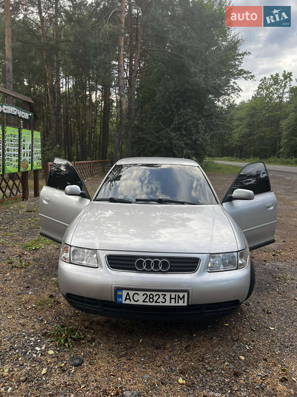 Хетчбек Audi A3 2000 в 