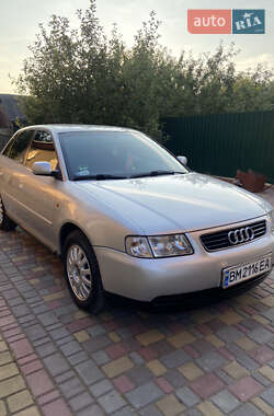 Хэтчбек Audi A3 2000 в 