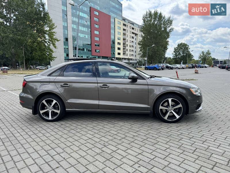 Седан Audi A3 2015 в Самборі