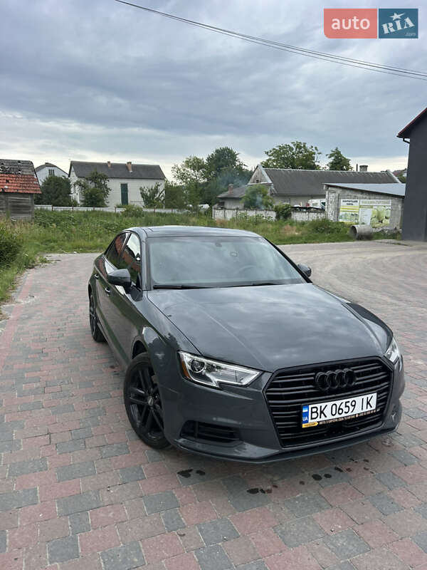 Седан Audi A3 2018 в Львові