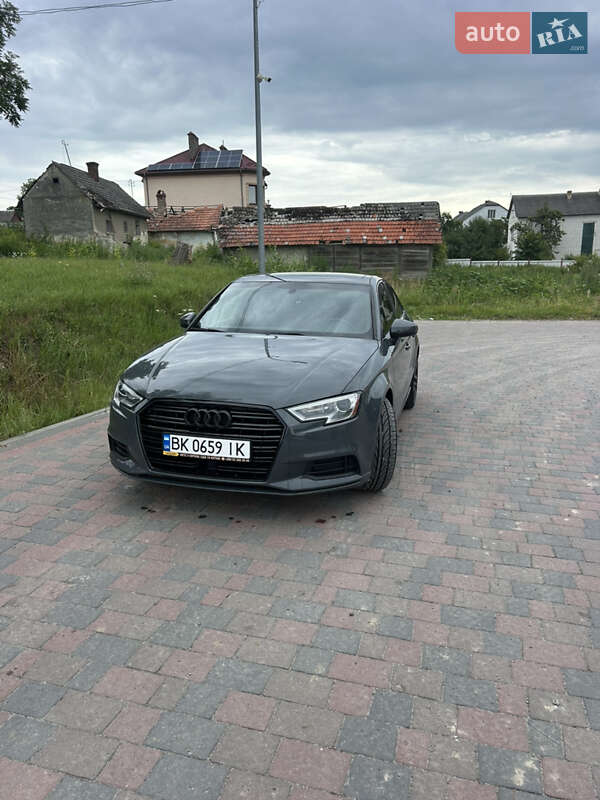 Седан Audi A3 2018 в Львові