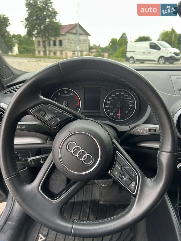 Седан Audi A3 2018 в Львові