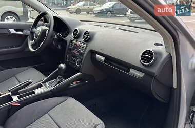 Хетчбек Audi A3 2004 в 