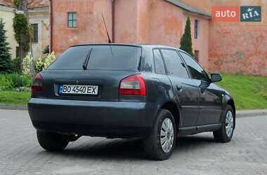 Хэтчбек Audi A3 2002 в 