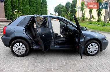 Хэтчбек Audi A3 2002 в 