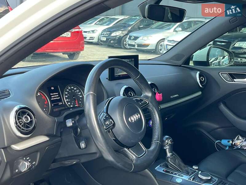 Седан Audi A3 2016 в Львові