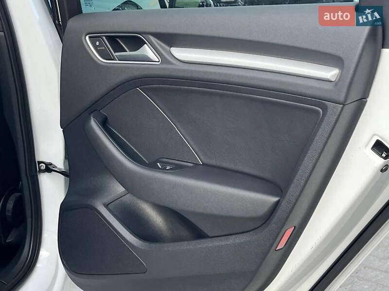 Седан Audi A3 2016 в Львові