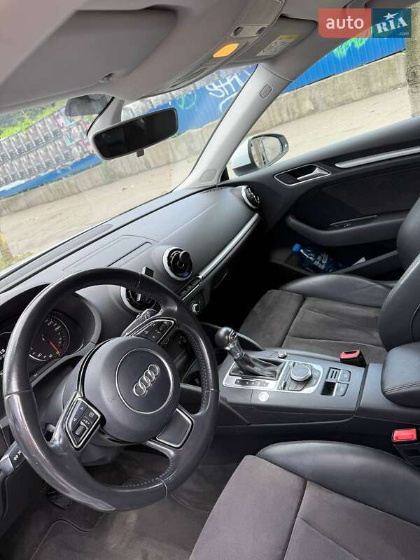 Хэтчбек Audi A3 2016 в Киеве