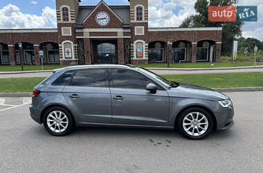 Хэтчбек Audi A3 2016 в 