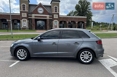 Хэтчбек Audi A3 2016 в 