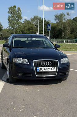 Хэтчбек Audi A3 2004 в 