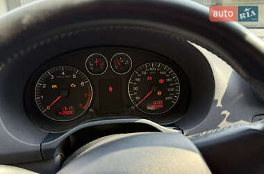 Хэтчбек Audi A3 2004 в 