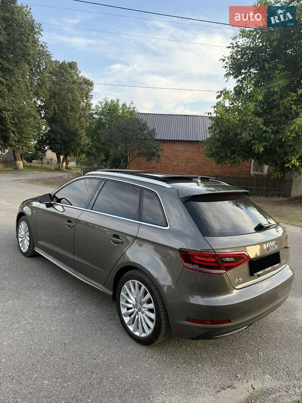 Седан Audi A3 2016 в Харькове