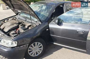 Хэтчбек Audi A3 2002 в 