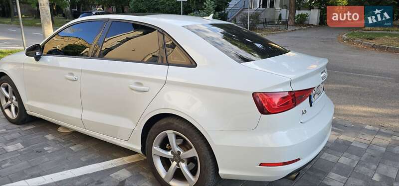 Седан Audi A3 2014 в Запоріжжі