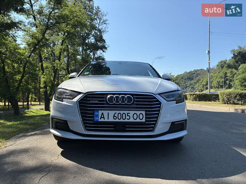 Хэтчбек Audi A3 2016 в Киеве