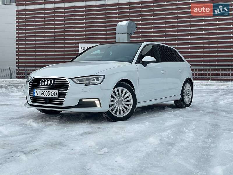 Хэтчбек Audi A3 2016 в Киеве
