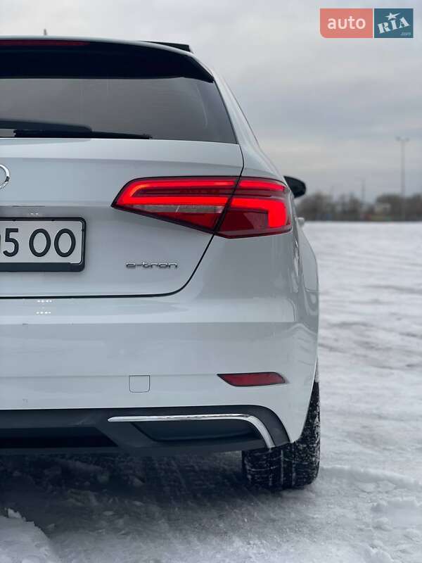 Хэтчбек Audi A3 2016 в Киеве