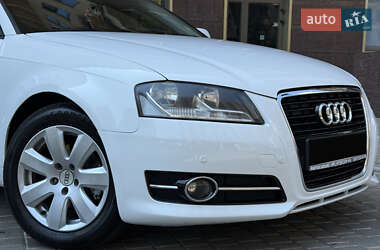 Хэтчбек Audi A3 2013 в 