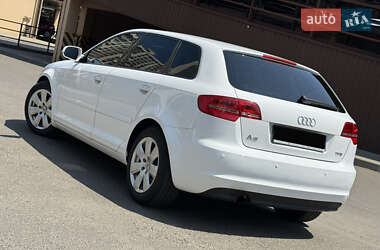Хэтчбек Audi A3 2013 в 
