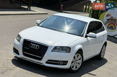 Хэтчбек Audi A3 2013 в 