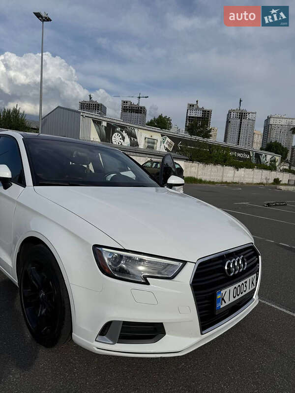 Седан Audi A3 2018 в Киеве