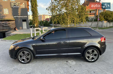 Хэтчбек Audi A3 2004 в 