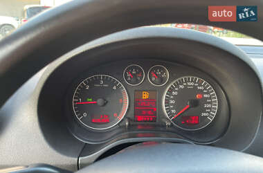 Хэтчбек Audi A3 2004 в 