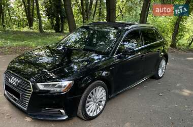 Хэтчбек Audi A3 2017 в 
