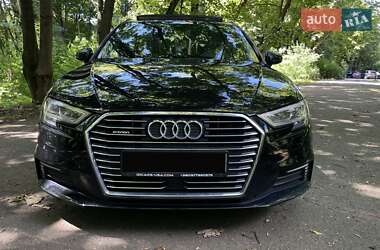 Хэтчбек Audi A3 2017 в 