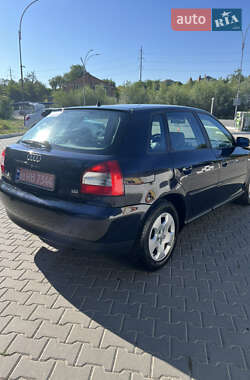 Хэтчбек Audi A3 2001 в 