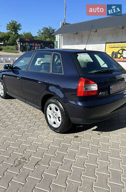 Хэтчбек Audi A3 2001 в 