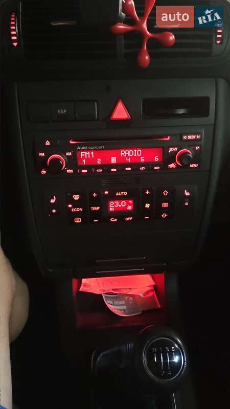 Хэтчбек Audi A3 2002 в 