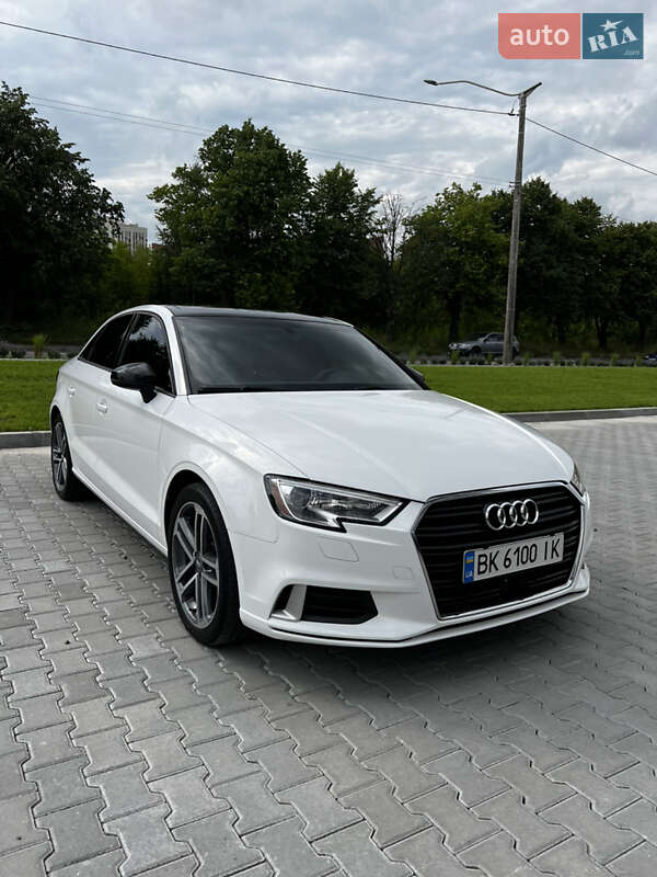 Седан Audi A3 2017 в Ровно