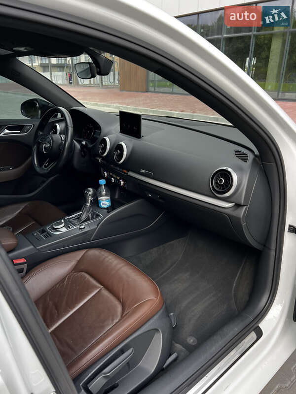 Седан Audi A3 2017 в Ровно
