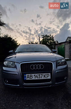 Хэтчбек Audi A3 2004 в 