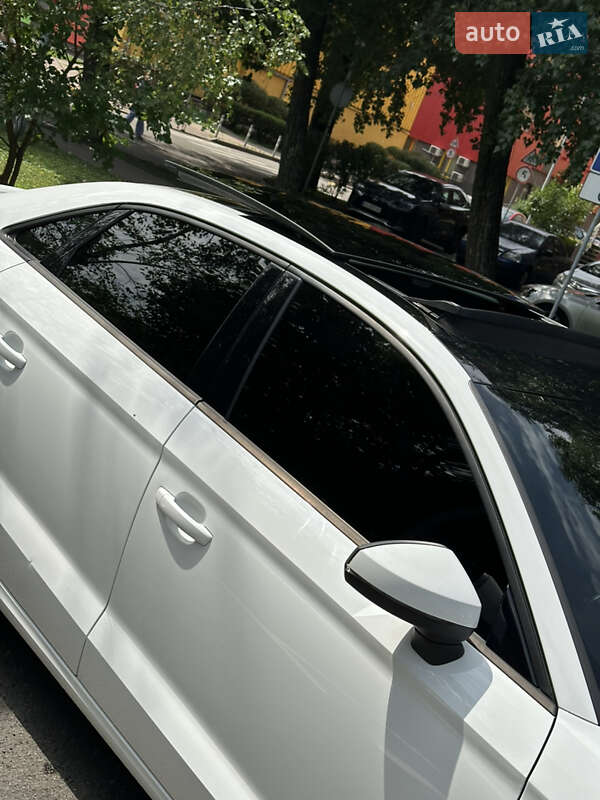 Седан Audi A3 2016 в Киеве