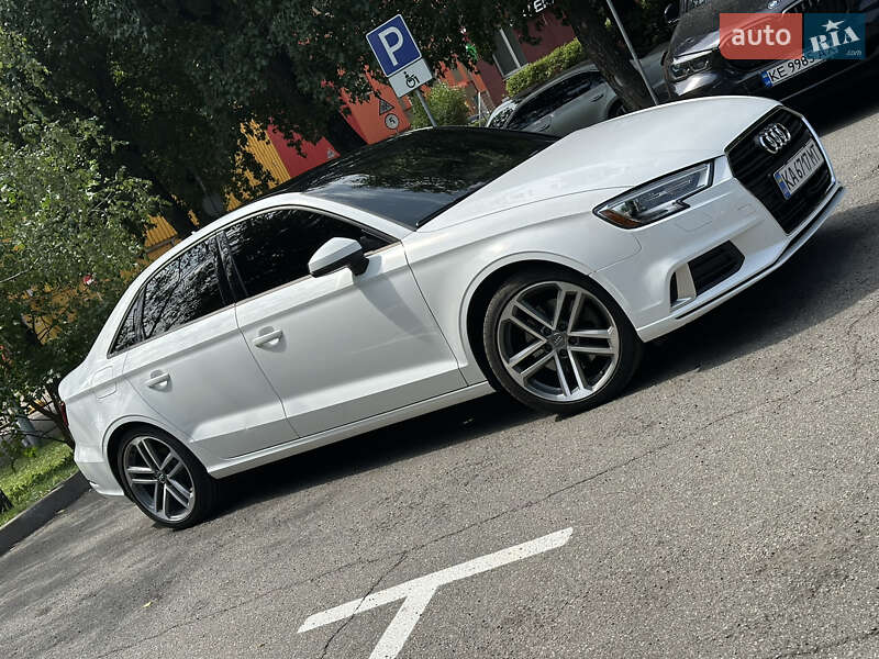 Седан Audi A3 2016 в Киеве