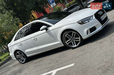 Седан Audi A3 2016 в 