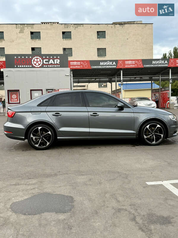 Седан Audi A3 2016 в Киеве