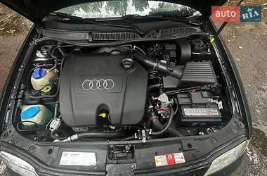 Хэтчбек Audi A3 2000 в 