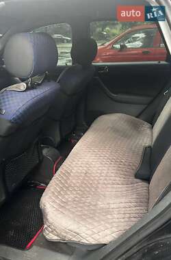 Хэтчбек Audi A3 2000 в 