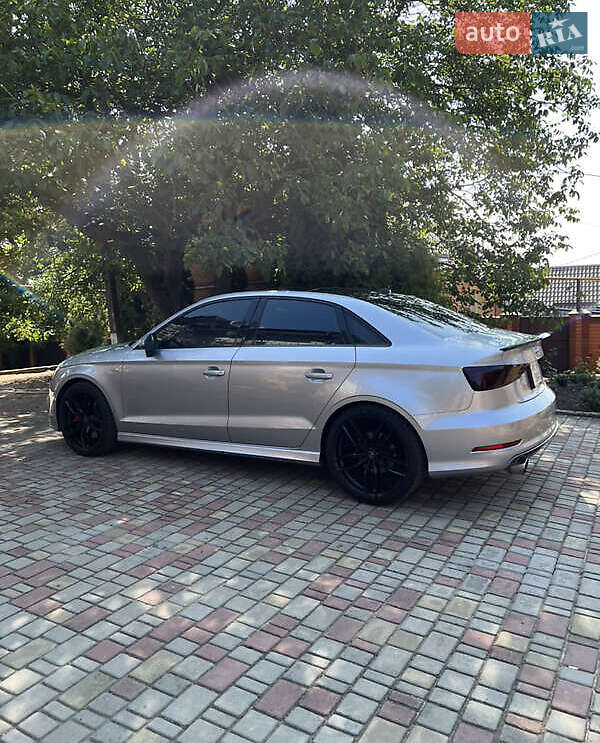 Седан Audi A3 2015 в Днепре